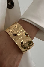 Cargar imagen en el visor de la galería, Bracelet bangle alloy wide
