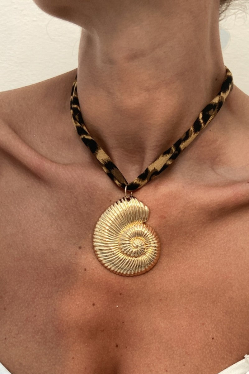 Necklace flower conch starfish