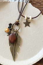 Cargar imagen en el visor de la galería, Necklace feather pendant
