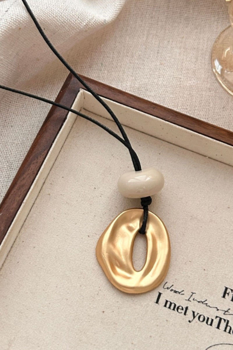 Necklace adjustable oval
