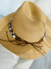 Cargar imagen en el visor de la galería, Hat straw with colored
