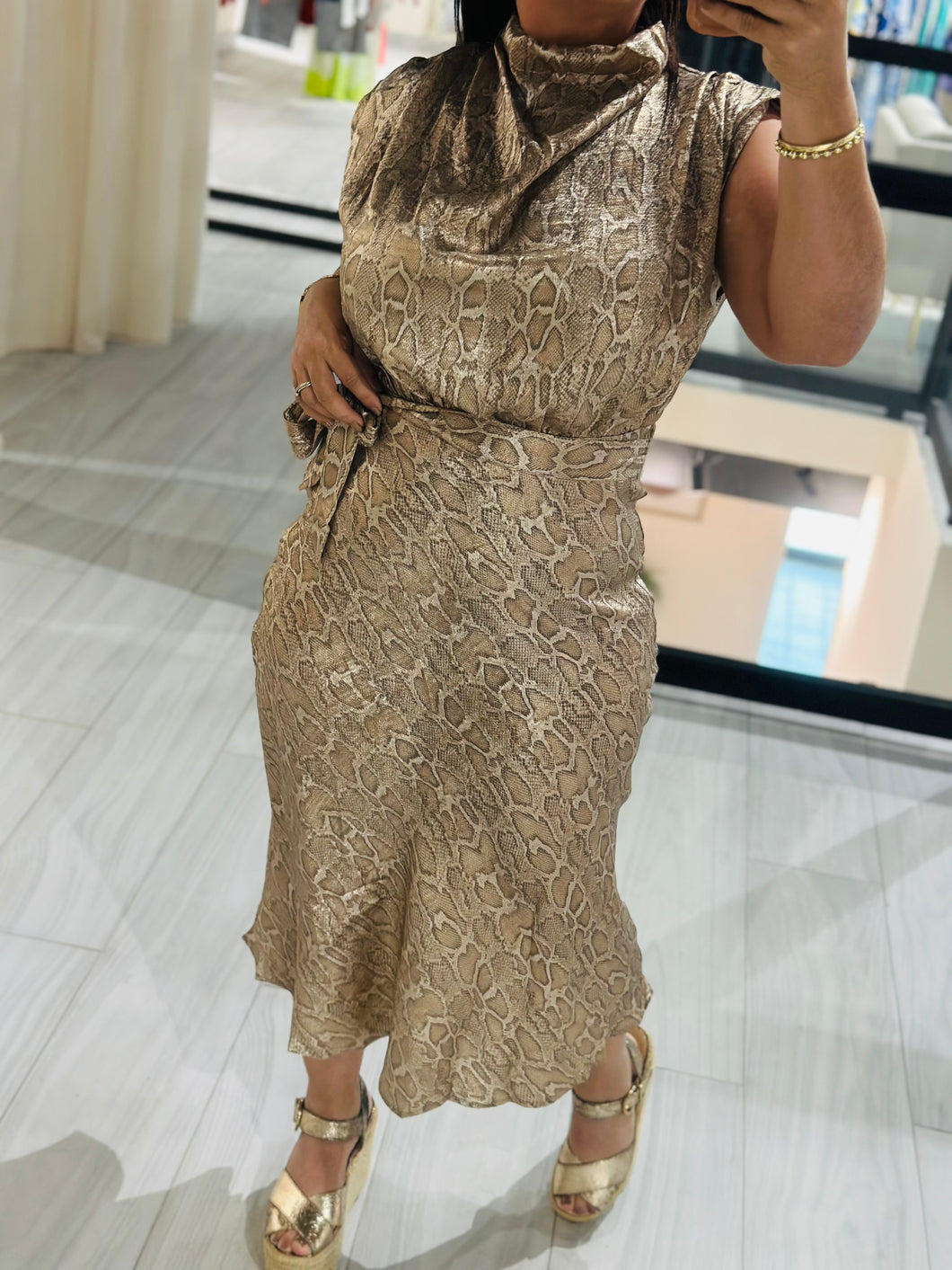 Dress midi sleeveless neck mock