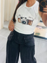Cargar imagen en el visor de la galería, Top tank print linda camera
