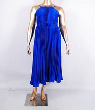 Cargar imagen en el visor de la galería, Maxi dress solid pleated OFERTA -50%
