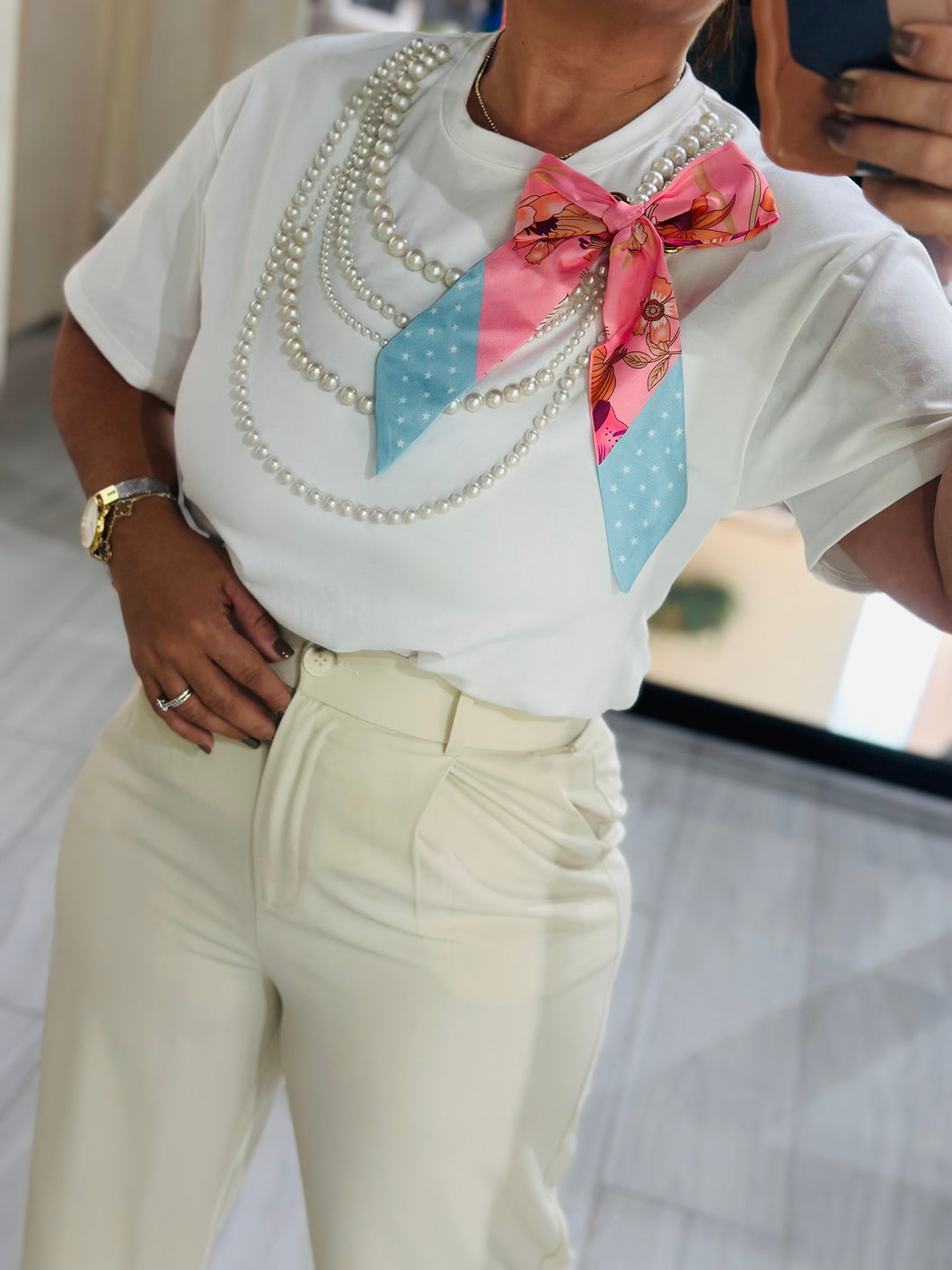 Top ribbon pearl detail