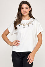 Cargar imagen en el visor de la galería, Top rhinestone embroidery detail

